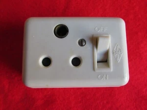 Vintage EfE Round Pin Socket. ( kRS10 ) - Picture 1 of 3