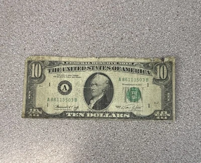 1974 $10 Federal Reserve Note – Misaligned Cut / Offset Error - Image 1 of 2