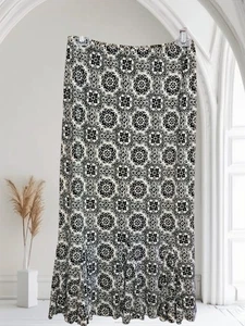 Susan Lawrence Womens Skirt Size S Elastic Black Ivory  Stretch Midi - Picture 1 of 6