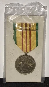 MEDALLA DE SERVICIO VIETNAM, PINBACK COMPLETO CON CINTA, ¡EN PAQUETE! - Imagen 1 de 9