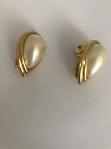 Vintage Earrings Monet Gold Tone Pearl Accent 1960’s Clip Type - Picture 1 of 3