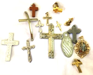 Vintage Konvolut (14) Religiöse Fundstücke Kreuz Anhänger Pins Verschiedenes - Bild 1 von 8