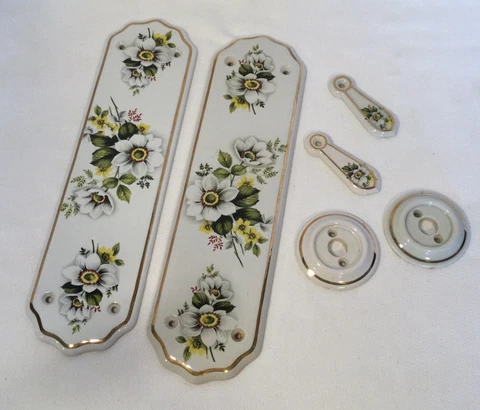Vntg 70’s Porcelain White Floral Door Plates~keyhole Covers~knob Flange England Cover