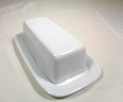 Plato de mantequilla blanco clásico de porcelana Strawberry Street de 8,5" x 4,5" ~ usado en excelente estado Foto 1 de 4