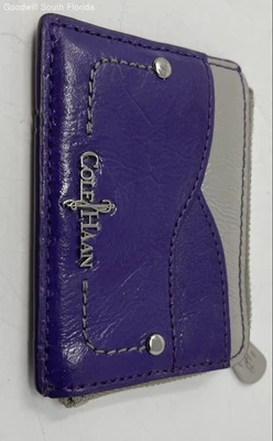 Mini billetera Cole Haan para mujer de cuero gris púrpura con logotipo con cremallera Foto 1 de 4