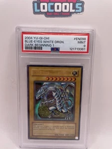 Yu-Gi-Oh 2004! Drago Bianco Occhi Blu Inizio Oscuro 1 DB1 Ultra Rara PSA 9 - Foto 1 di 2