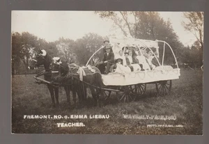 Waverly IOWA RPPC 1910 FERIA DEL CONDADO Desfile Flotador ESCUELA RURAL Fremont #8 #6? - Imagen 1 de 3
