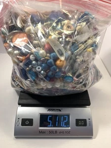 Lotto misto zuppa perline 5 libbre creazione gioielli sfusi riciclati artigianali ciondoli conchiglie vintage - Foto 1 di 10