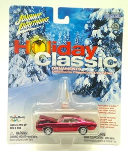 Johnny Lightning 2003 HOLIDAY CLASSIC ORNAMENT '68 PONTIAC GTO - FUCHSIA CHROME - Picture 1 of 3