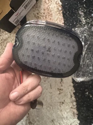 Drag Specialties 烟熏 Led Harley 尾灯 — 第 1/4 张图片