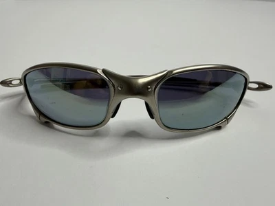 Óculos de sol Oakley Juliet 4ª geração X-metal titânio precisa de restauração - Imagem 1 de 4
