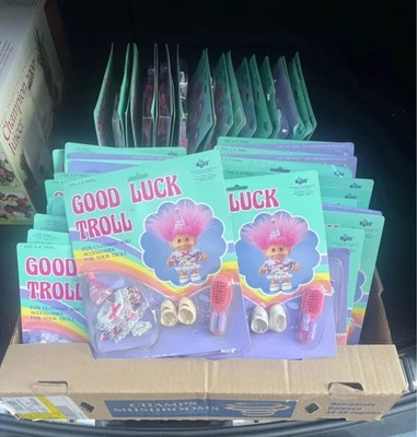 51 TRAJE DE VESTIR VINTAGE Russ Good Luck Troll Ropa En Paquete Foto 1 de 4