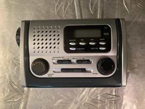Hand Crank Emergency Radio TF-38 With Light And Handles For Quick Travel - Picture 1 of 4
