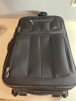 MALETA VERTICAL SKYWAY NEGRA ENROLLABLE 22 pulgadas Foto 1 de 4