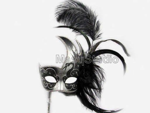 Máscara de palo de mascarada de avestruz negro dorado plateado sorpresa cumpleaños boda fiesta Foto 1 de 1