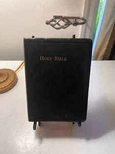 Vintage HOLY BIBLE King James Version KJV Self Pronouncing World Publishing - Picture 1 of 6