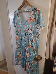 MEDIUM EKOUAER DRESS OR NIGHT GOWN - Picture 1 of 10