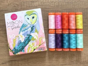 TP50MG10 Moon Garden by Tula Pink Aurifil Thread - Foto 1 di 1
