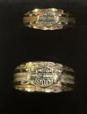 Juego de boda anillo Harley Davidson de oro amarillo de 10 quilates a juego para hombre y mujer 7/10,5 Foto 1 de 4