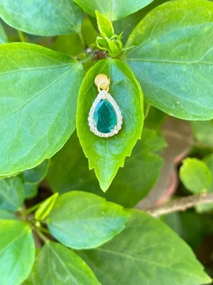 Colgante Esmeralda y Diamante Cultivado en Laboratorio Zambia Natural Oro 14K Color E C46 Foto 1 de 3