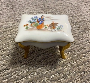 Caja de baratijas de cuatro patas de porcelana Victoria Checoslovaquia vintage gente asiática - Imagen 1 de 11