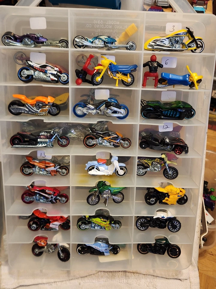 MOTOCICLETAS HOT WHEELS/MATCHBOX (estuche #218) ducati bmw fly by ducati honda Foto 1 de 1