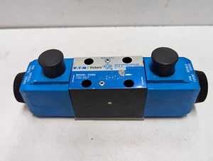Electroválvula doble control direccional Vickers Hydraulic DG4V-3-OC-M-U-B6-60 - Imagen 1 de 5