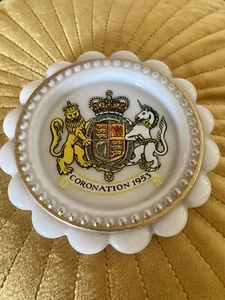 Rare Queen Elizabeth II Coronation White Milk Glass Enamelled Decorative Coaster - Picture 1 of 6