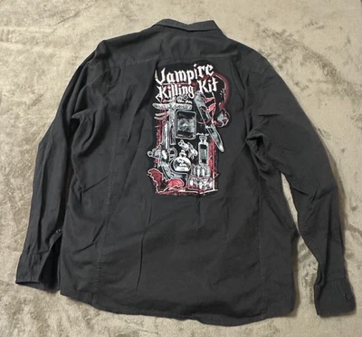 Kit de asesinato de vampiros camisa abotonada para hombre talla XL de Velvet Familiar Halloween Foto 1 de 4