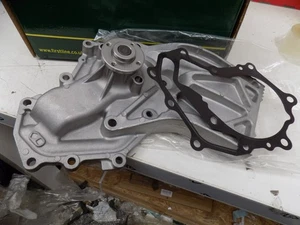Renault Master 3.0 dCi & Vauxhall Movano 3.0 DTi Water Pump - Picture 1 of 2