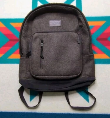 Mochila I Love Ugly X Jansport Colaboración Correas para el Hombro Bonita Aprox. 18x15x6" Foto 1 de 4