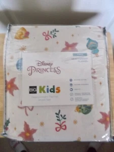 DISNEY PRINCESS CHRISTMAS TWIN FLANNEL SHEET SET - THE BIG ONE - KIDS - NEW - Picture 1 of 4