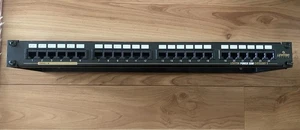 Leviton Gigamax Cat5e 24 Port Patchpanel (Cat 5e) mit Klapphalterung. - Bild 1 von 5