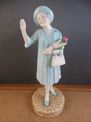 Rare Vintage 1999 Royal Doulton Queen Elizabeth II HN4086 100 Years LE Figurine - Image 1 of 4