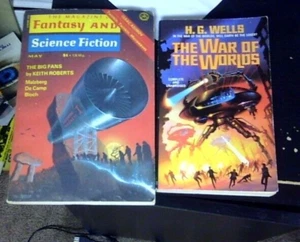 WAR OF THE WORLDS & MAGAZINE OF FANTASY & SCIENCE FICTION Paperback Book lot - Picture 1 of 2