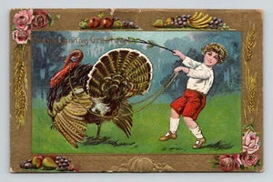 Postal Acción de Gracias Saludo Niño Pavo con Riendas Repujado Chicago Cancelar 1910 - Imagen 1 de 2