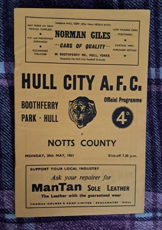 1962/63 Division Three - HULL CITY v. NOTTS COUNTY - Image 1 of 1