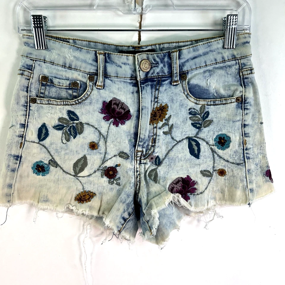 Shorts jeans Aeropostale floral corte curto midi feminino tamanho 6 29X2 - Imagem 1 de 4