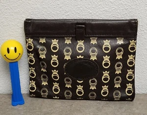 Fred Paris custodia pelle portamonete gioielli passaporto vintage logo marrone e oro - Foto 1 di 9
