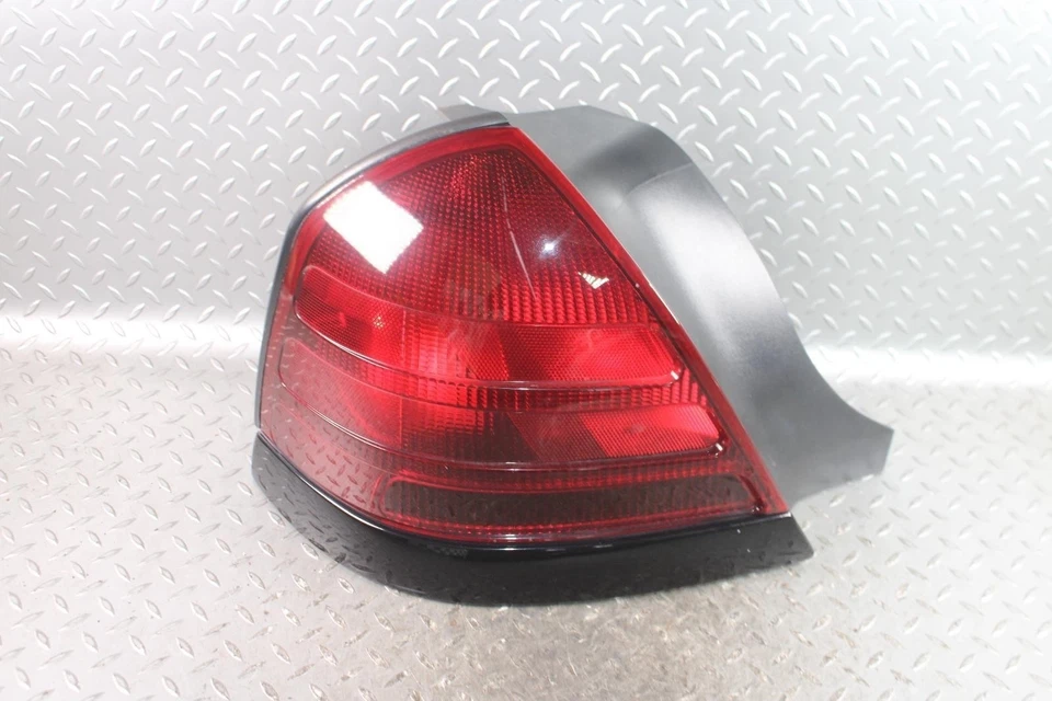 03-04 Marauder Left Quarter Panel LH Taillight Tail Light Lamp Lens Factory OEM Foto 1 de 4