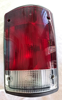 FORD E150 E250 E350 2007 2001 PASSENGER SIDE REAR BRAKE  MTD TAIL LIGHT OEM - Image 1 of 4