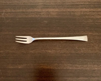 Tenedor de cócteles/mariscos Serenity By International de plata esterlina 5 5/8" 17 g Foto 1 de 4