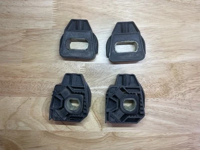 2000-2005 Volkswagen Jetta Lower Radiator Mounts OEM 1J0-806-157 A - Image 1 of 4