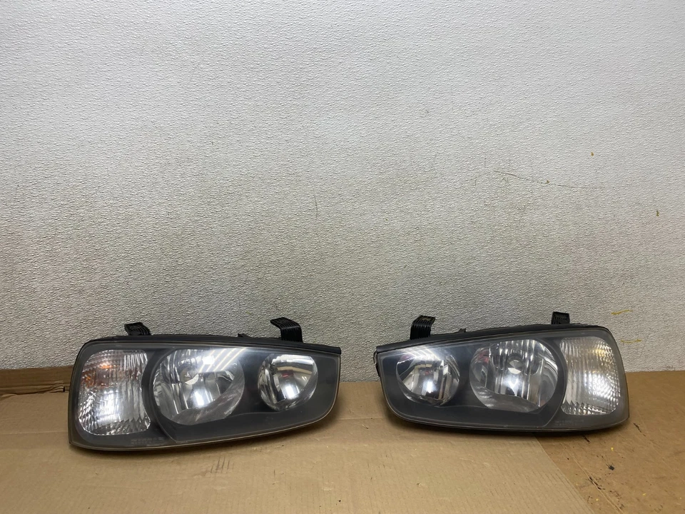 Комплект левосторонних + правосторонних галогенных фар 2001 2002 2003 Hyundai Elantra U2777 DW - Изображение 1 из 4