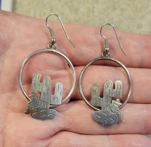Vintage Mexico Alpaca Silver Saguaro Cactus Man In Sombrero Dangle Hook Earrings - Picture 1 of 7
