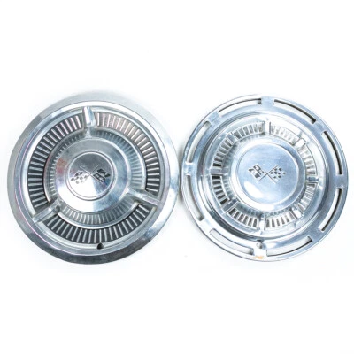 1958 And 1960 Chevrolet Corvette Mixed Hubcaps 1 Pair USED Foto 1 de 4