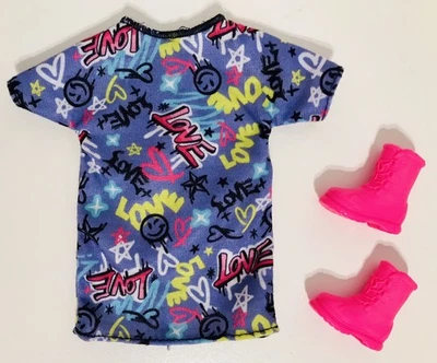 Mattel Barbie Muñeca Curvilínea Conjunto Graffiti Amor Vestido con Botas Moda Foto 1 de 4