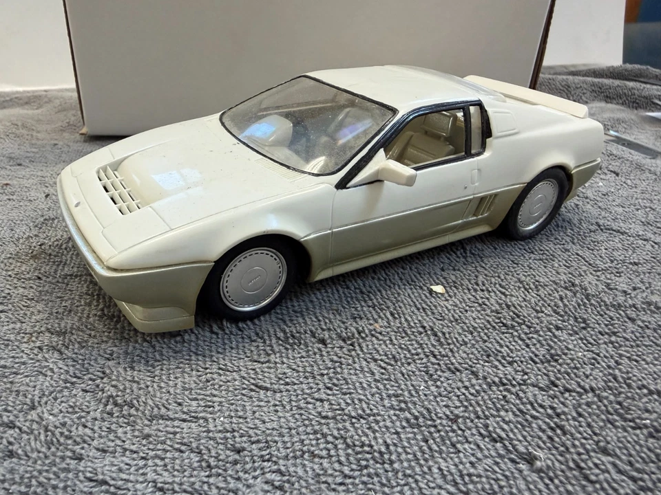 Fujimi Nissan Mid 4 concept car, nice build  1/24  scale missing pass mirror - Image 1 of 4