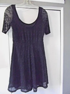 Gr. M Kurzarm kleines schwarzes Spitzenkleid sehr schmeichelhaft - Bild 1 von 5
