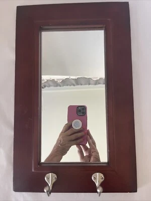 Ganchos de metal vintage 15,5 x 9,75 pol. espelho entrada nogueira Dublin - Imagem 1 de 4